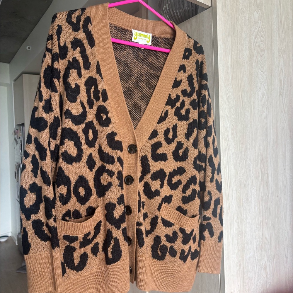 Leopard Print V-Neck Cardigan Sweater in Camel/Black